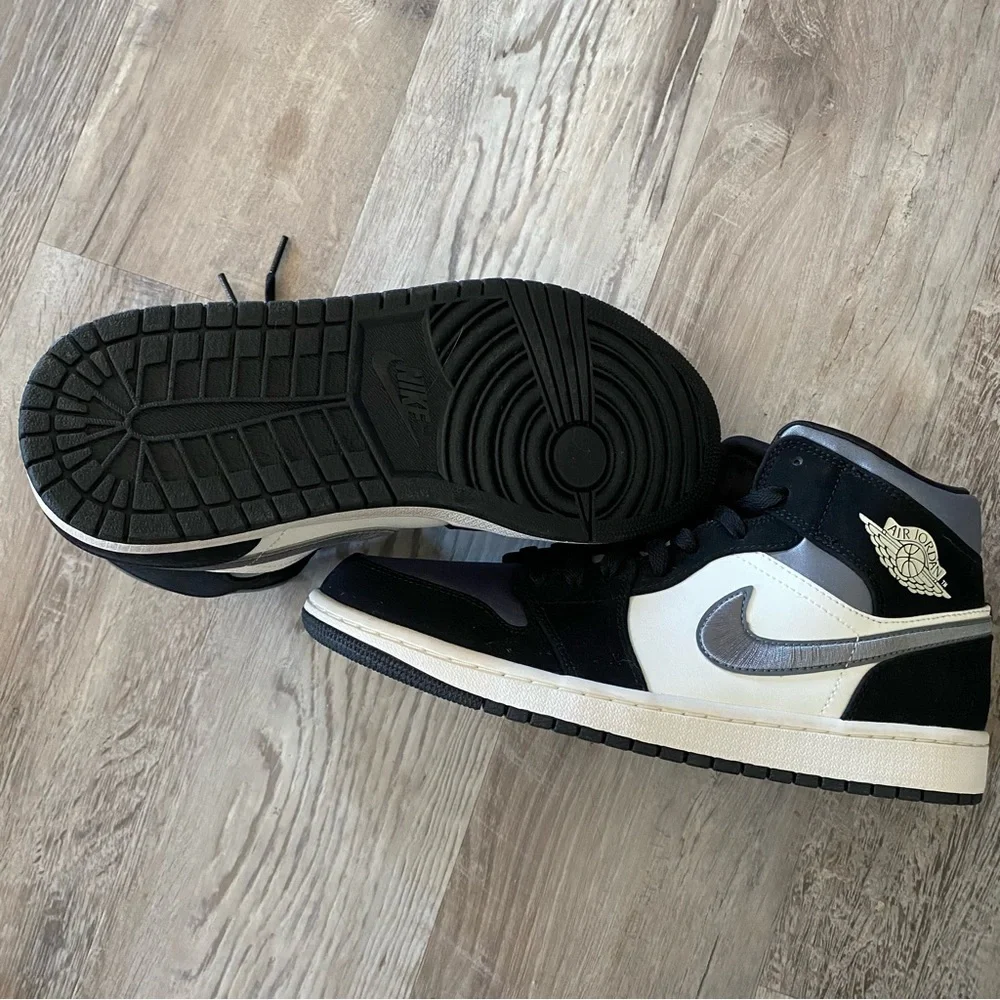 NIKE NEW Air Jordan 1 Mid SE “Black/Smoke‎ Grey-Sail”